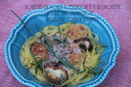 Boulettes de poulet à l'estragon et à la ciboulette sauce aux champignons pour une courge spaghetti