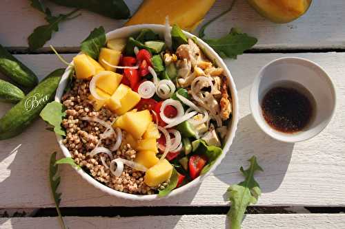 Buddha bowl au sarrasin et mangue pour un reste de poulet rôti