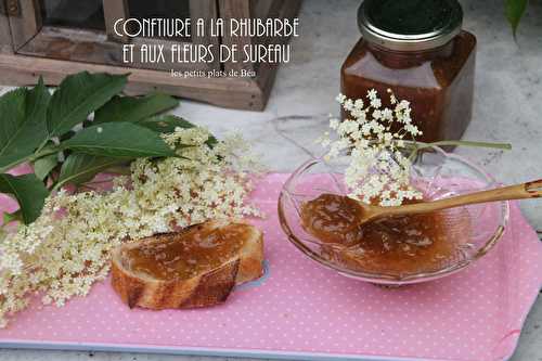 Confiture à la rhubarbe et aux fleurs  de sureau