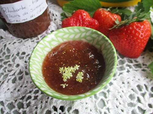 Confiture rhubarbe - fraise aux fleurs de sureau et graines de chia