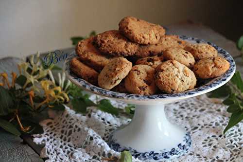 Cookies aux fudges caramel, grué de cacao et éclats de noisettes torréfiées