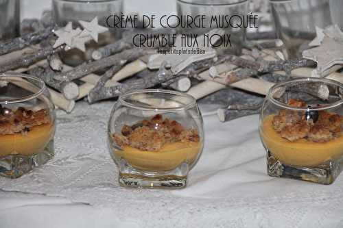 Crème de courge musquée au parmesan, crumble aux noix