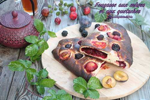 Fougasse aux quetsches et aux mûres