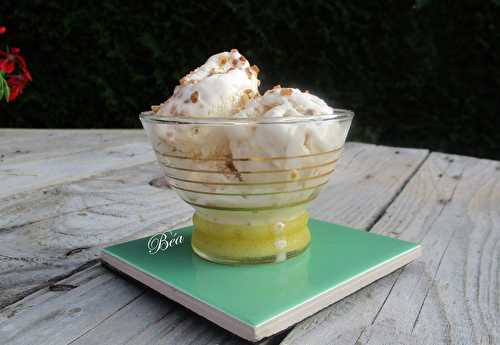 Glace au chocolat blanc et éclats de noisettes caramélisées