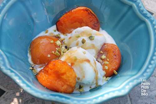 Glace au lait d'amande et abricots rotis