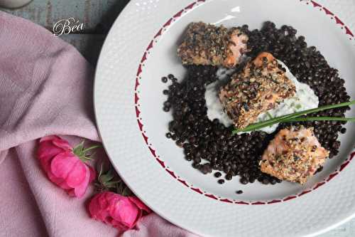 Lentilles beluga et saumon aux graines et au wakamé