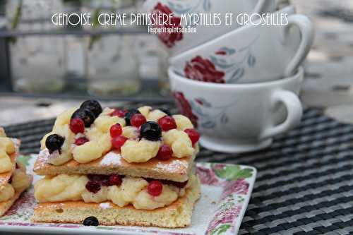 Millefeuille,  crème pâtissière, myrtilles et groseilles