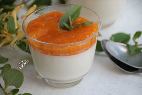 Panna cotta à la compotée d'abricots au miel de tournesol