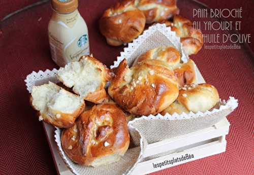 Petits pains-brioches au yaourt et à l'huile d'olive