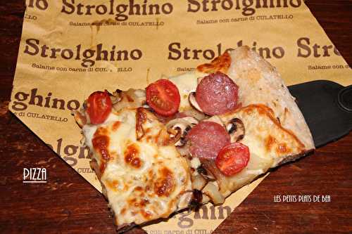 Pizza au strolghino et povolone fumé