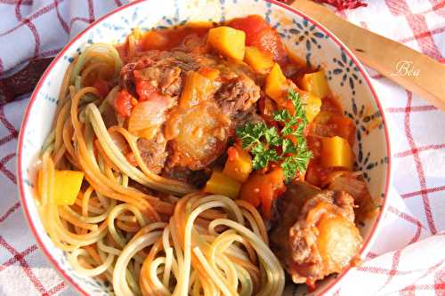 Queue de boeuf aux tomates et piment