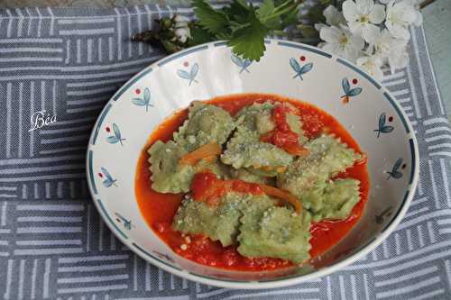 Ravioli aux orties farcis à la saucisse.