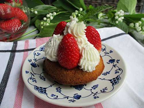 Sablés bretons aux fraises et chantilly au basilic