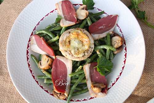 Salade de haricots verts aux deux champignons et magret fumé