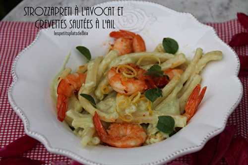 Strozzapreti sauce à l'avocat et crevettes sautées à l'ail