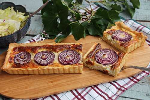 Tarte aux fromages et à l'oignon rouge