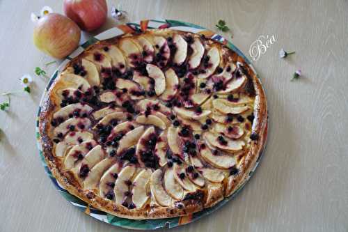 Tarte fine aux pommes, aux myrtilles et fève tonka