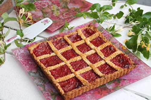 Tarte Linzer à  la compotée de rhubarbe fraises