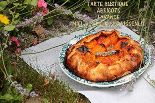 Tarte rustique aux abricots, lavande et miel de fleurs de pissenlit - Les petits plats de Béa