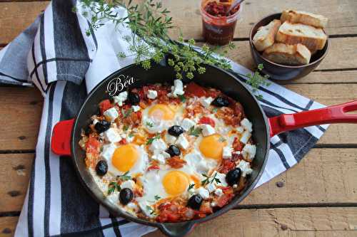 Poêlée de tomates à l'harissa et aux oeufs