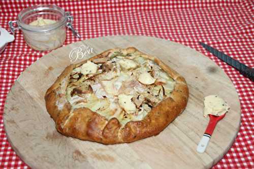 Tarte rustique aux pommes de terre et au beurre à la truffe d'été - balade italienne en Ombrie