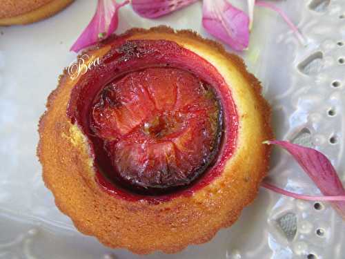 Tartelettes "visitandine" aux prunes rouges et à la fève tonka