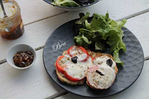 Bruschetta à la confiture de tomates vertes, mozzarella et gorgonzola + ma recette de confiture de tomates vertes