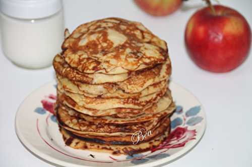 Pancakes aux pommes et raisins secs au rhum