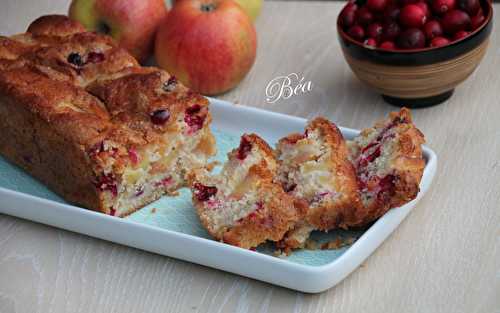 Cake aux pommes et aux cranberries fraîches