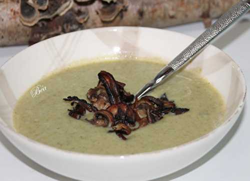 Soupe de brocolis et champignons sautés