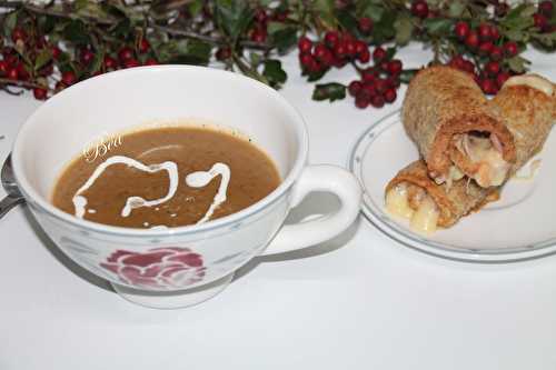 Soupe veloutée à l'oignon et croque roulé au maroilles