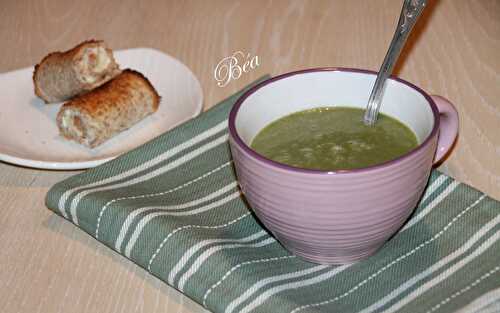 Velouté de cerfeuil, tartine roulée aux fromages