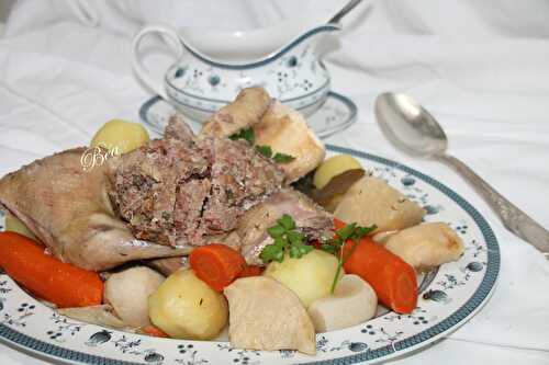 Poule au pot farcie à l'andouille à cuire