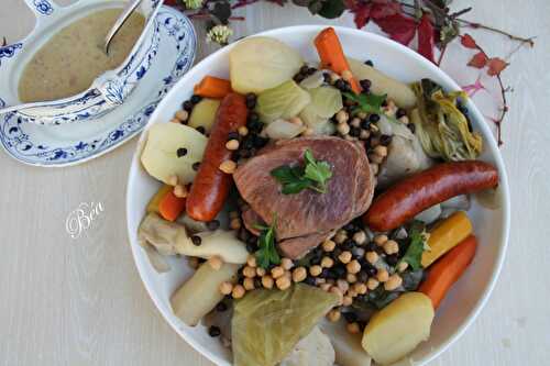 Potée au petit salé et aux pois chiches, sauce moutarde