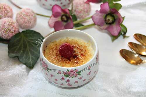 Crèmes brûlées aux framboises et fève tonka