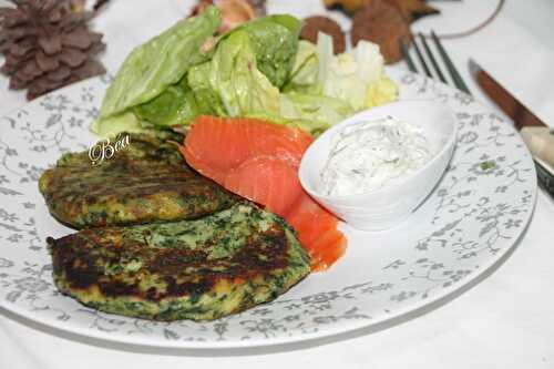 Galettes de  pommes de terre et épinards, truite fumée sauce à l'aneth