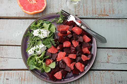 Salade de betteraves rouges, pamplemousse et chèvre frais