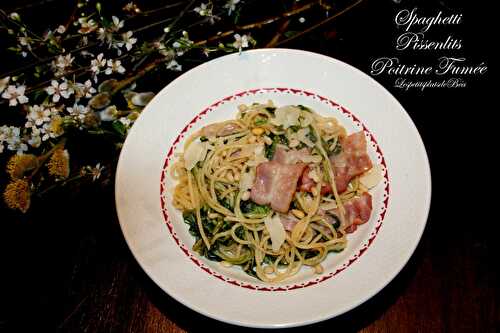 Spaghetti aux pissenlits et à la poitrine fumée