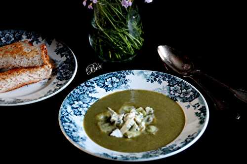 Soupe à l'oseille, ravioles du dauphiné et bleu de Bresse