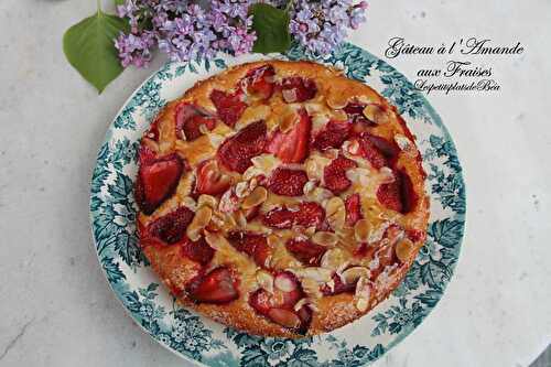 Gâteau à l'amande et aux fraises