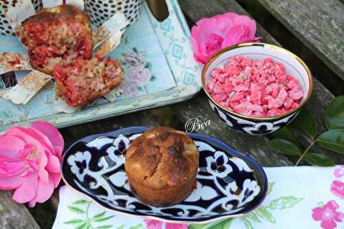 Muffins à la  rhubarbe et aux pralines roses