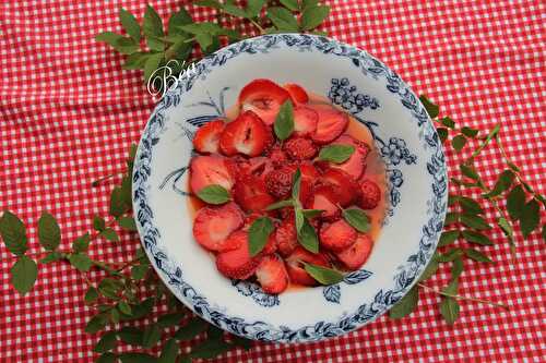 Salade de fraises aux agrumes et fleurs d'oranger