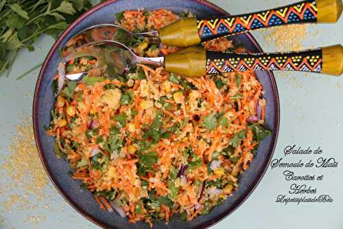 Salade de semoule de maïs aux carottes et herbes