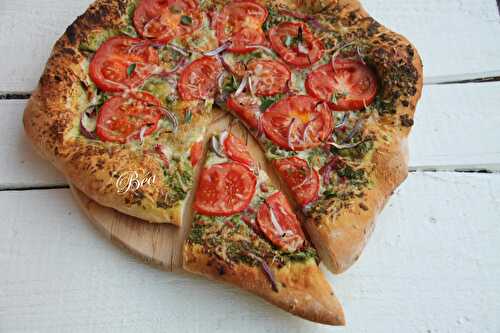 Pizza au pesto de fanes de radis