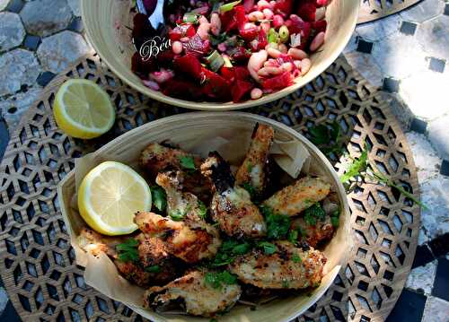 Ailes de poulet croustillantes, salade de betteraves et haricots blancs à l'aneth