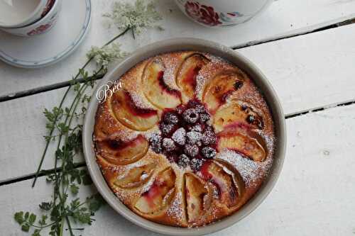 Tarte financière à la nectarine et aux framboises