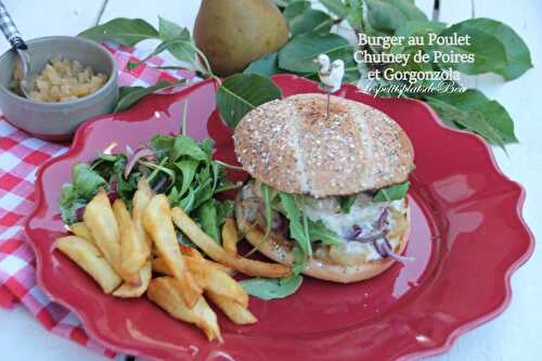 Burger au poulet, chutney de poires et gorgonzola