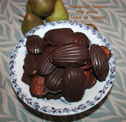 Madeleines au sarrasin, miel, poires et coque de chocolat