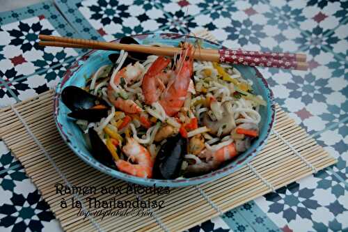 Ramen aux moules à la thaïlandaise - balade thaïlandaise