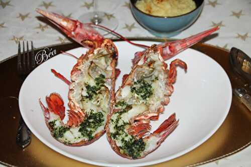 Homard au beurre d'ail et de gingembre, purée de chou fleur à la manière de Robuchon